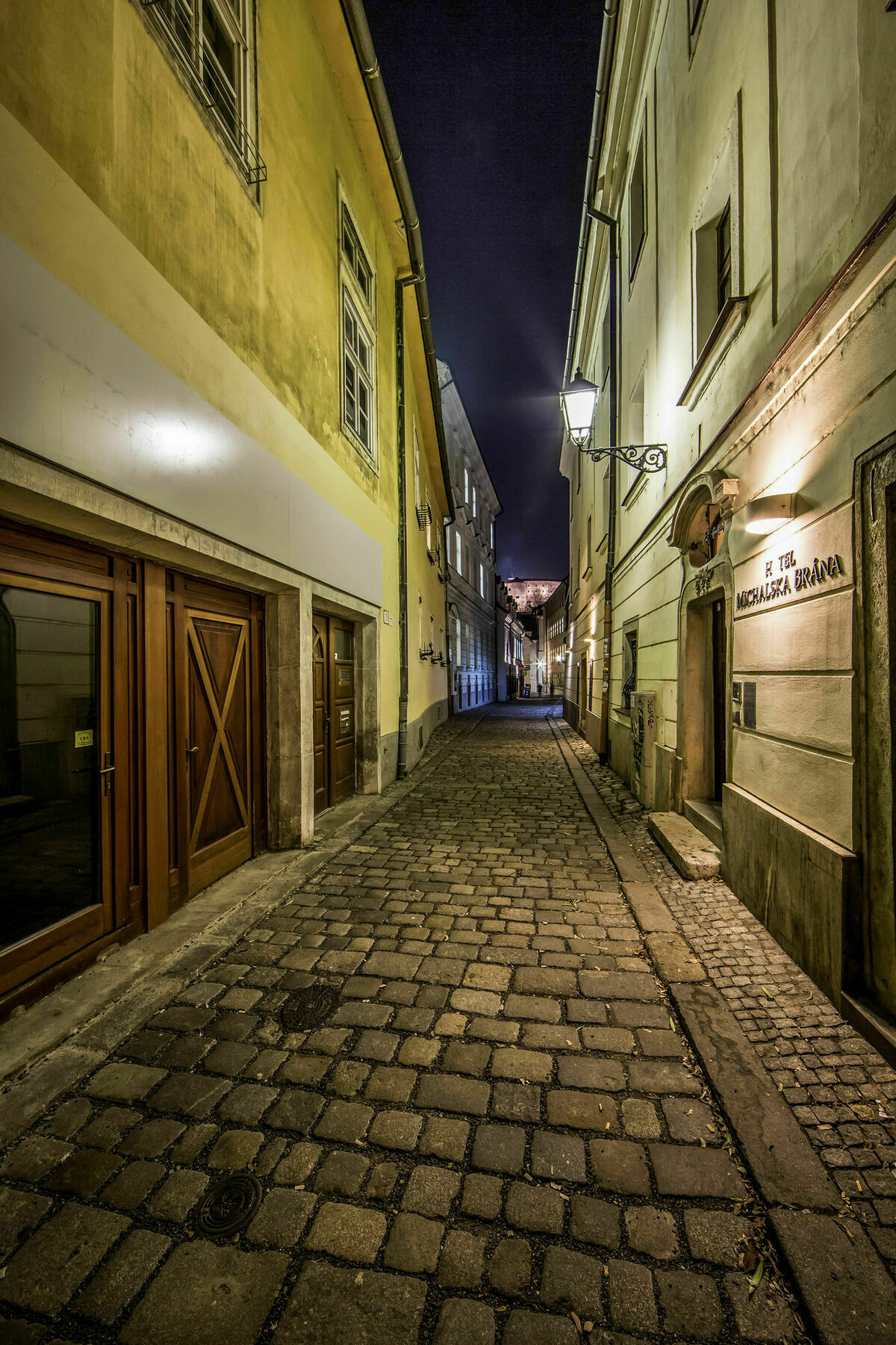 Aplend City Bastova 1 Bratislava Exterior foto